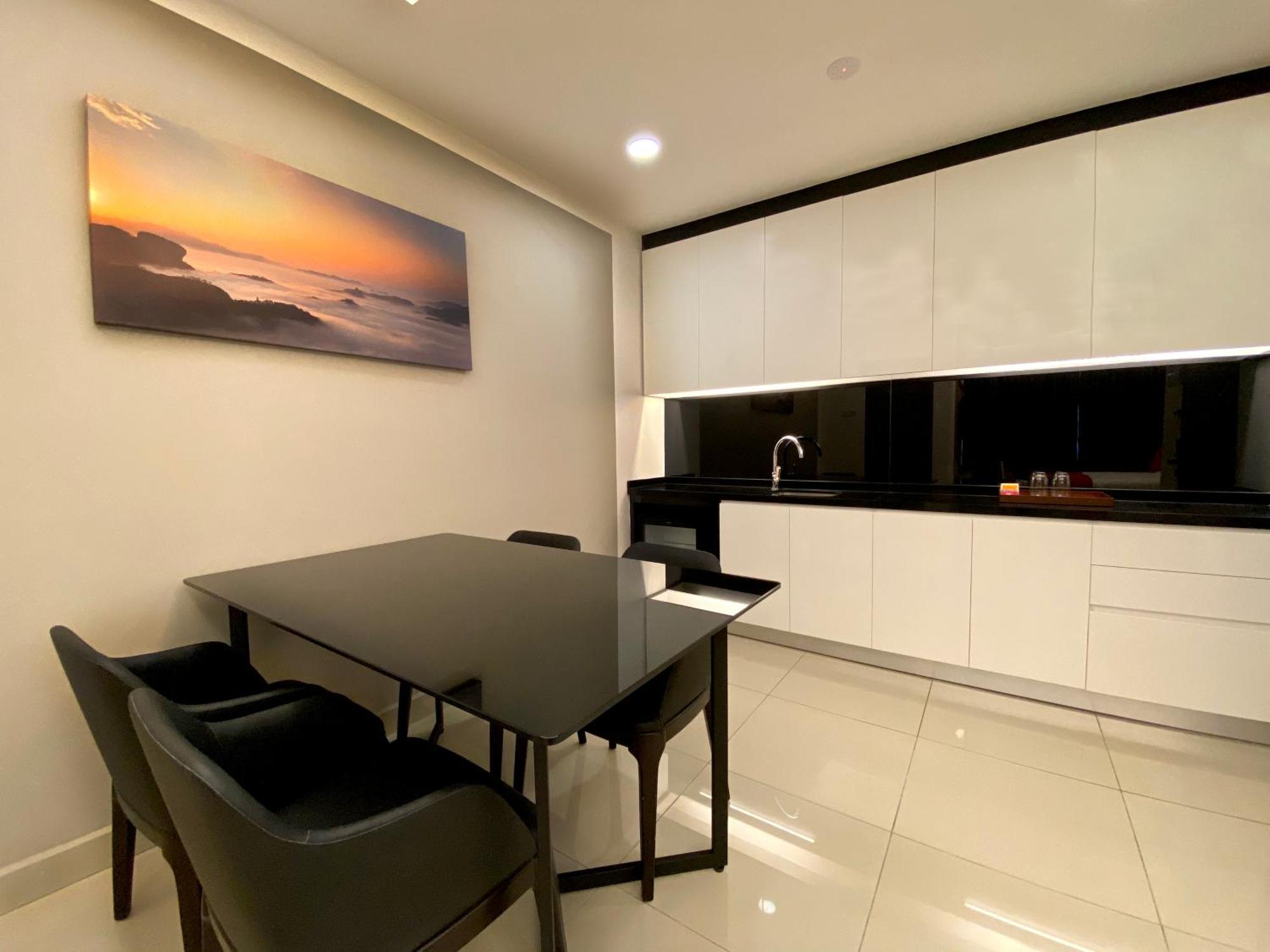 Grand Ion Delemen Hotel Genting Highlands Eksteriør bilde A modern kitchen